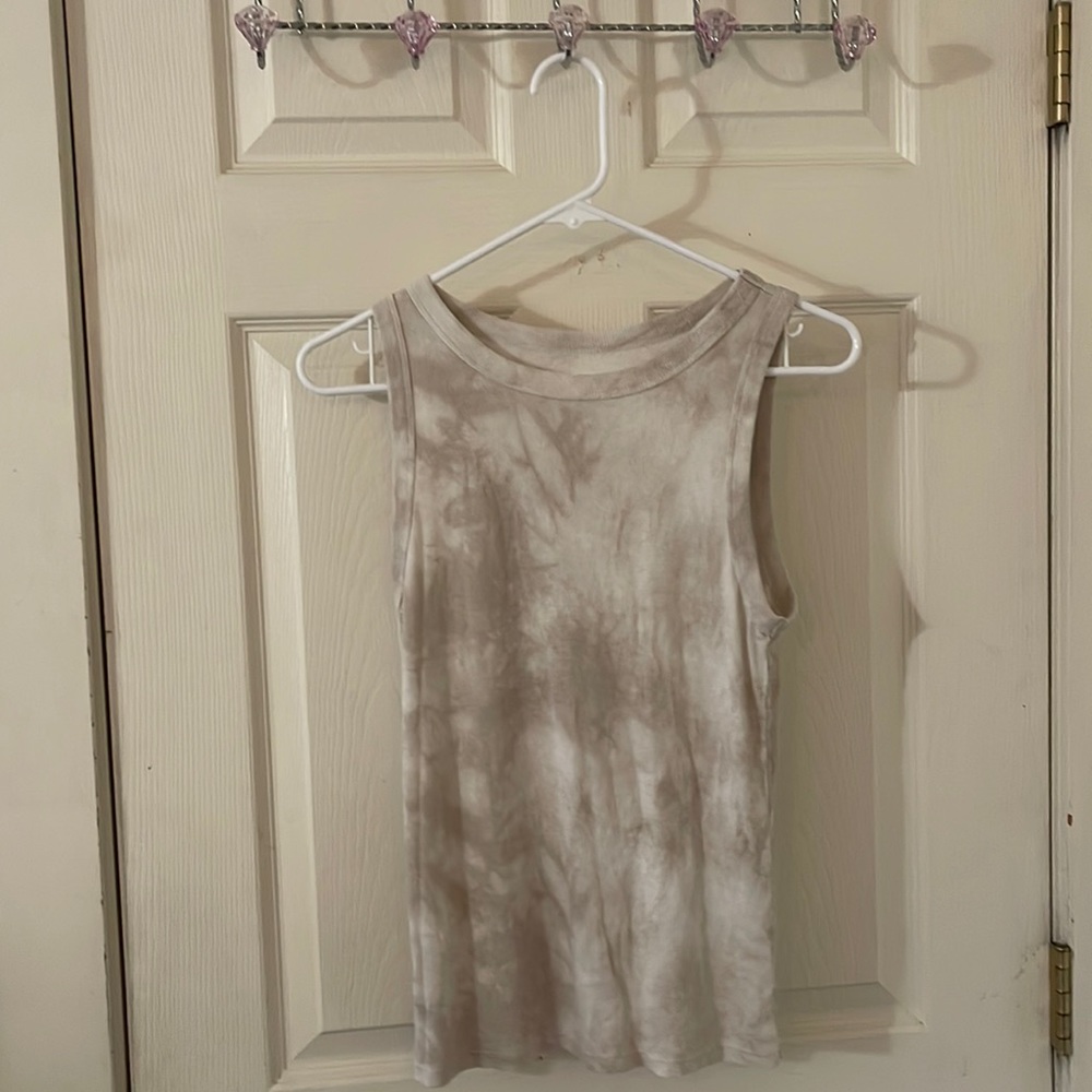 Cream and white tie dye tank top size L
